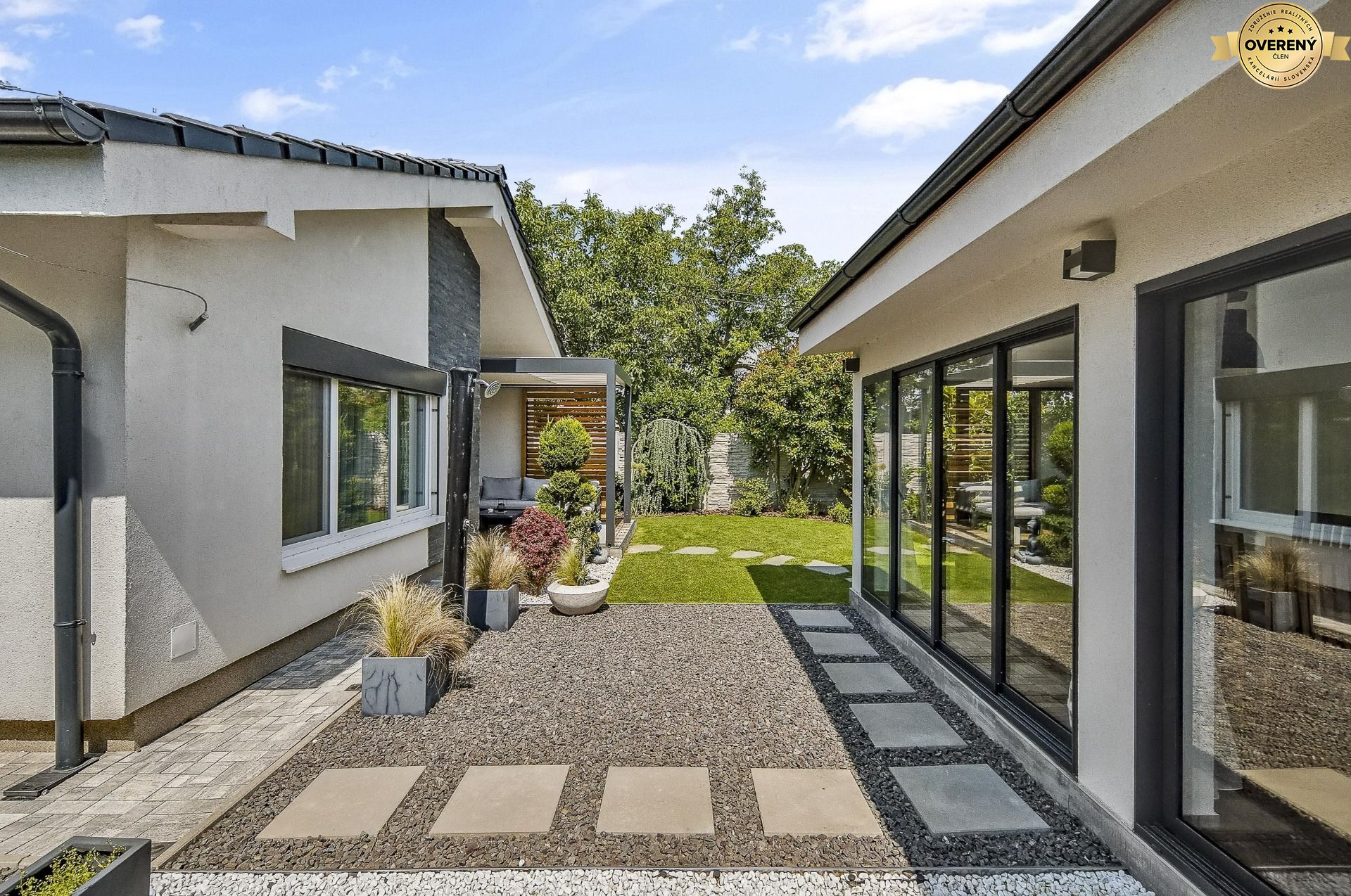 NUERA︱FOR SALE – 3-bedroom family house with garden house