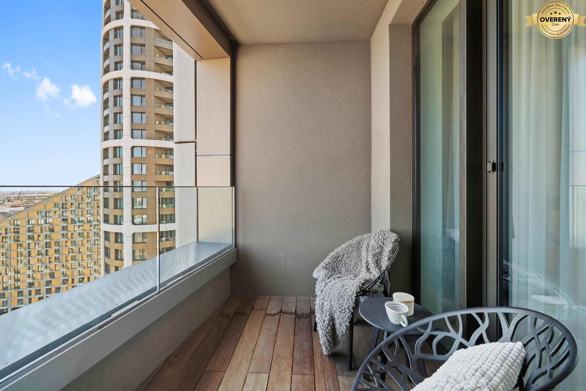 NUERA︱SKY PARK luxury furnished 2-room apartment on 15th floor