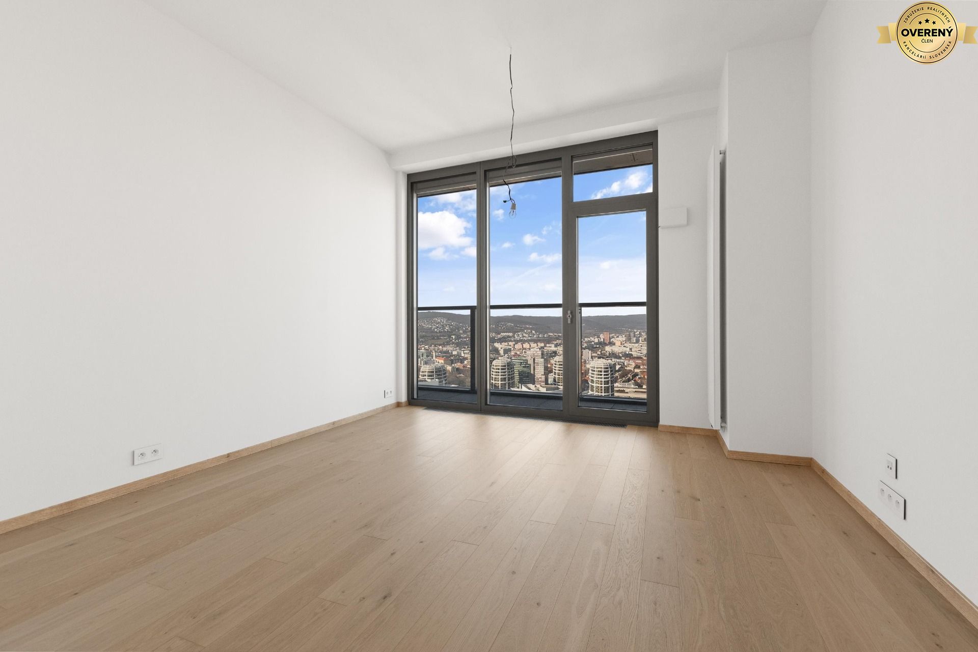 NUERA︱EUROVEA TOWER - Penthouse 3-bed. apt. Danube view, 44th