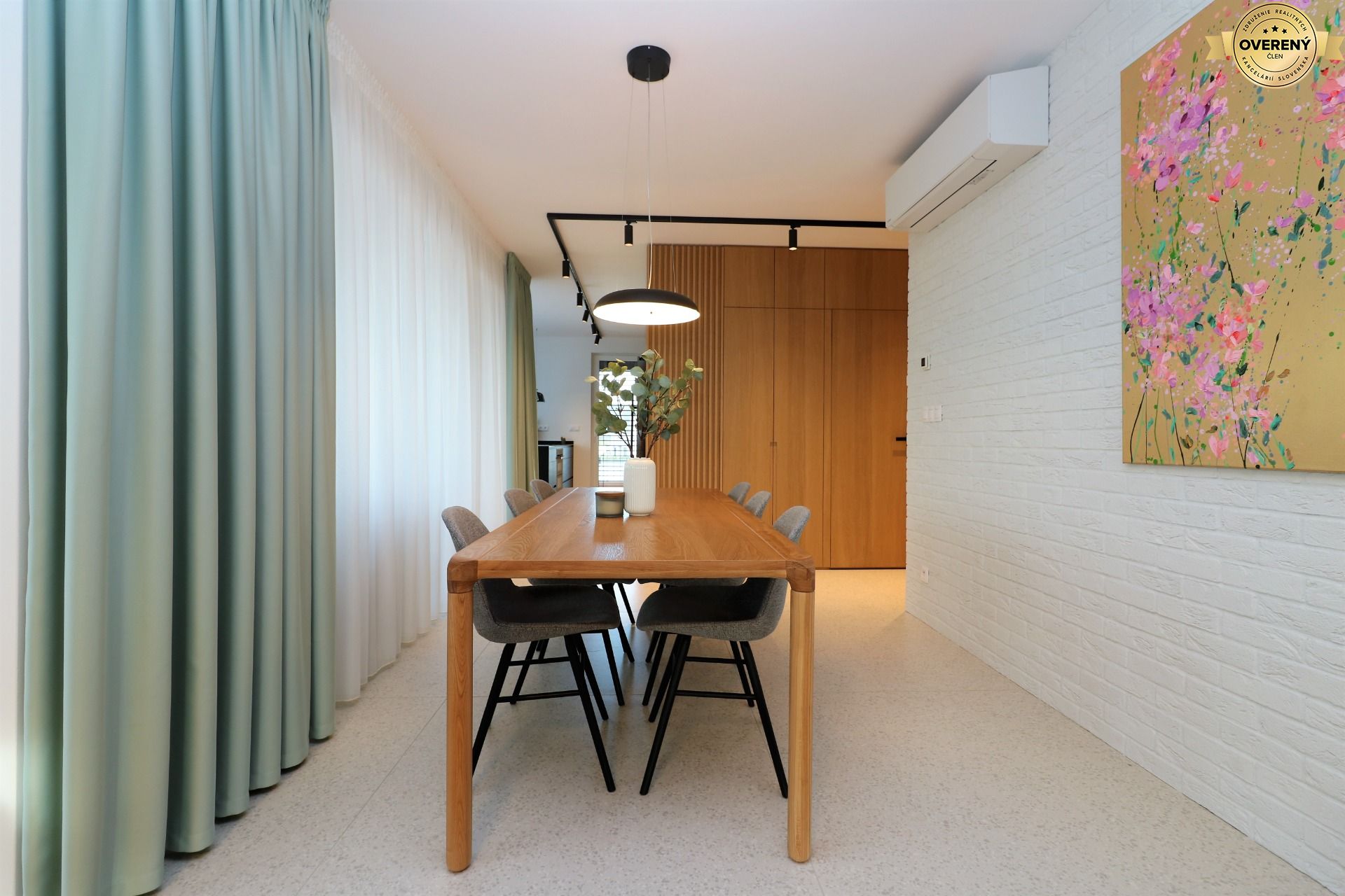 NUERA︱Penthouse with terrace and forest view in Dúbravka
