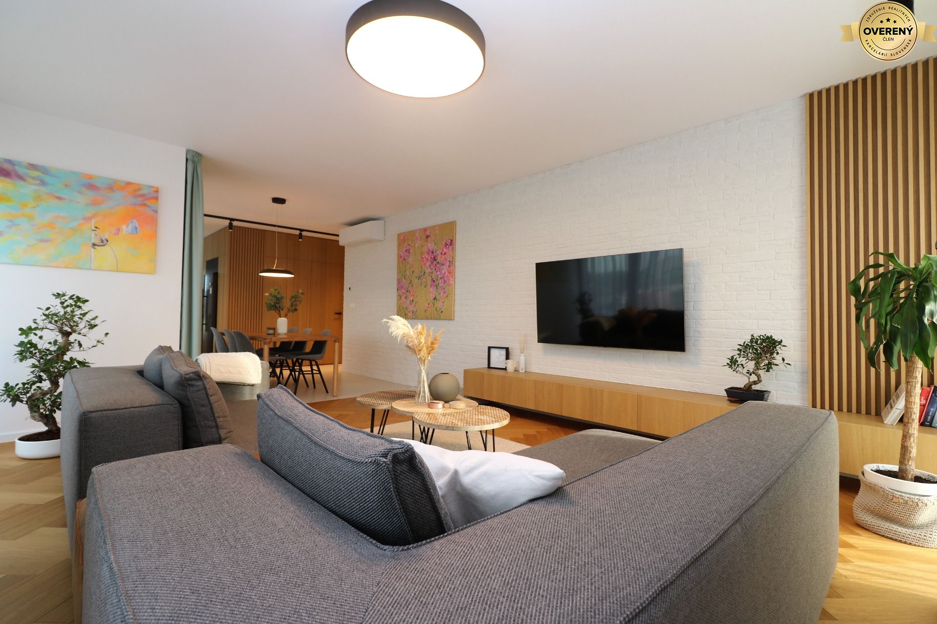 NUERA︱Penthouse with terrace and forest view in Dúbravka