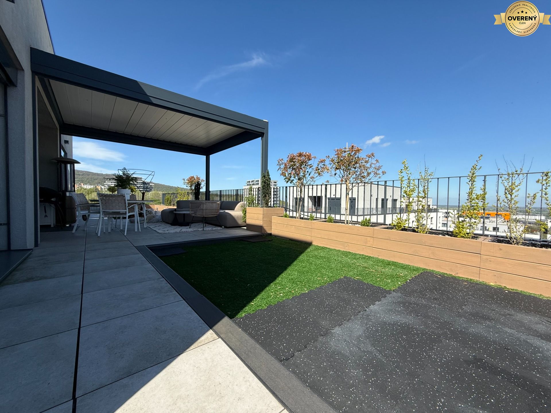 NUERA︱Penthouse with terrace and forest view in Dúbravka