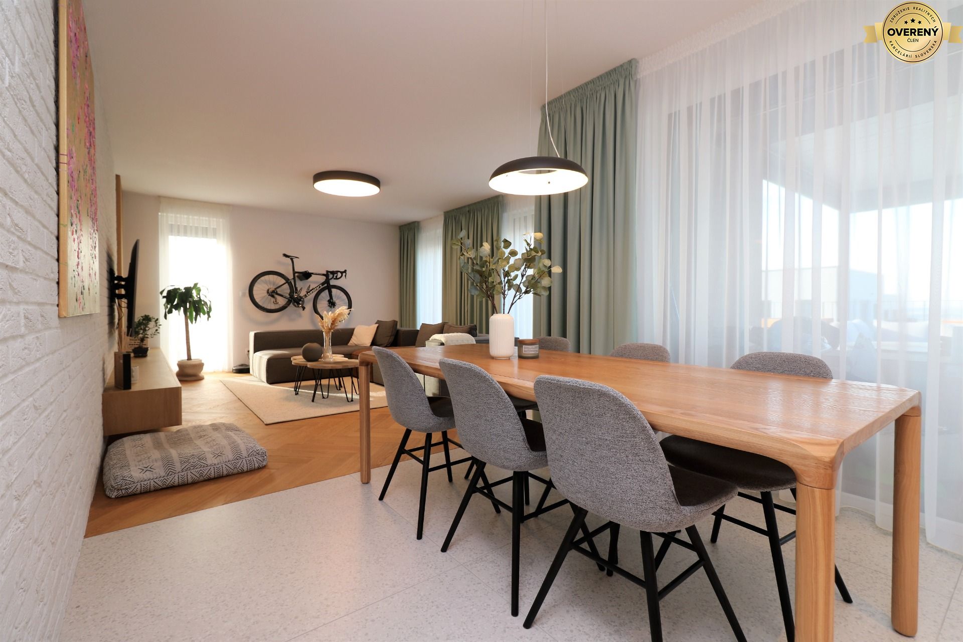 NUERA︱Penthouse with terrace and forest view in Dúbravka