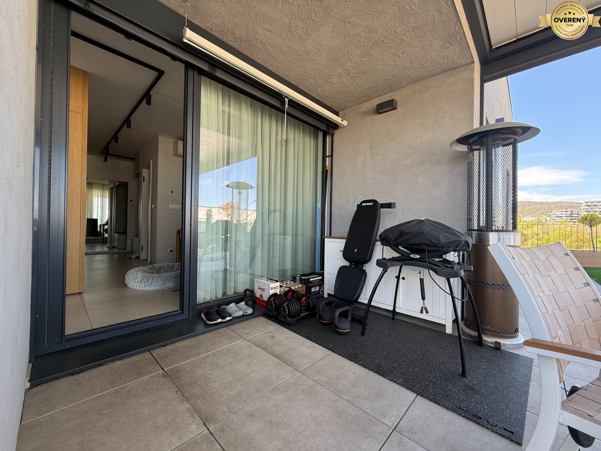 NUERA︱Penthouse with terrace and forest view in Dúbravka