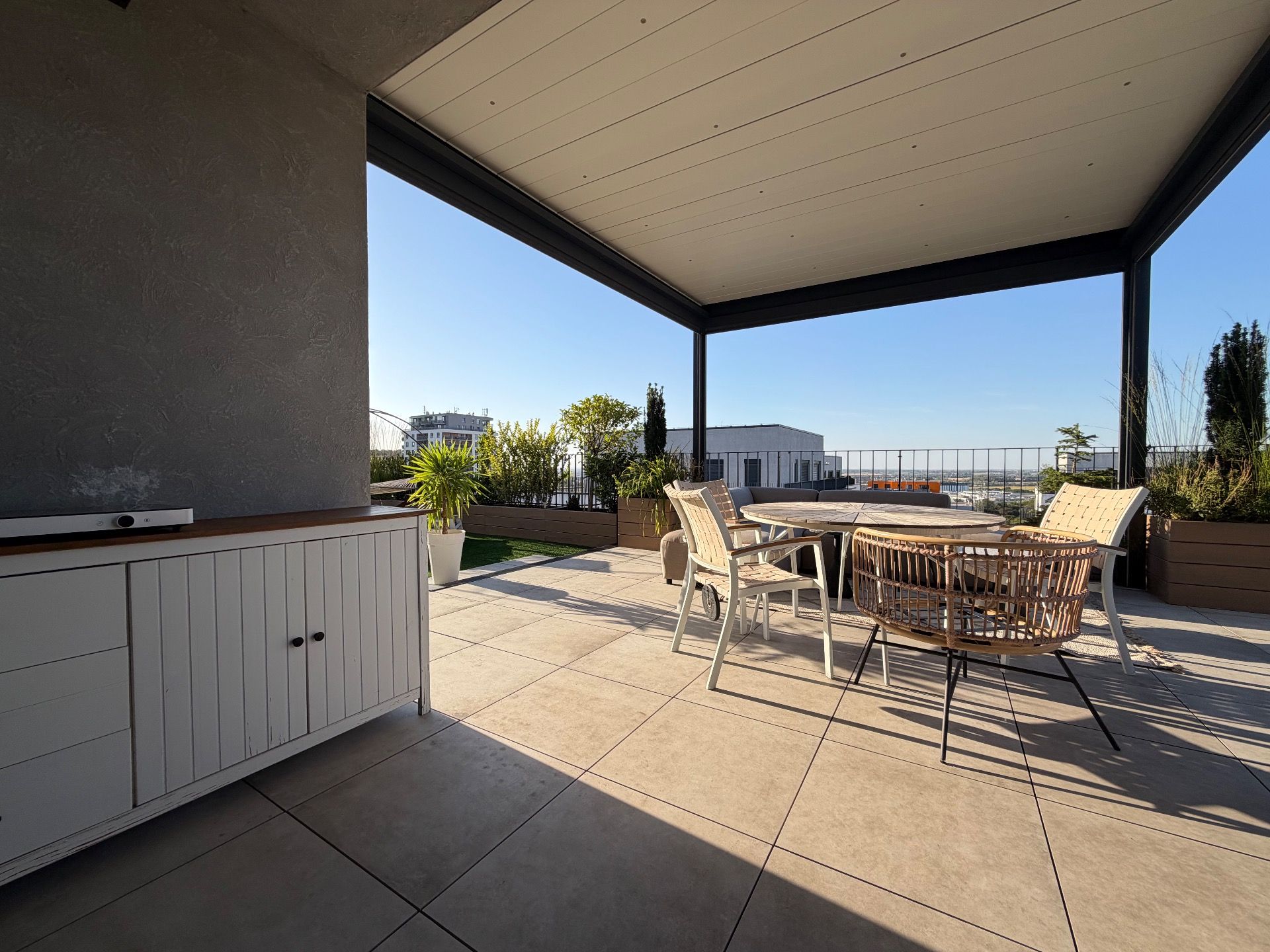 NUERA︱Penthouse with terrace and forest view in Dúbravka