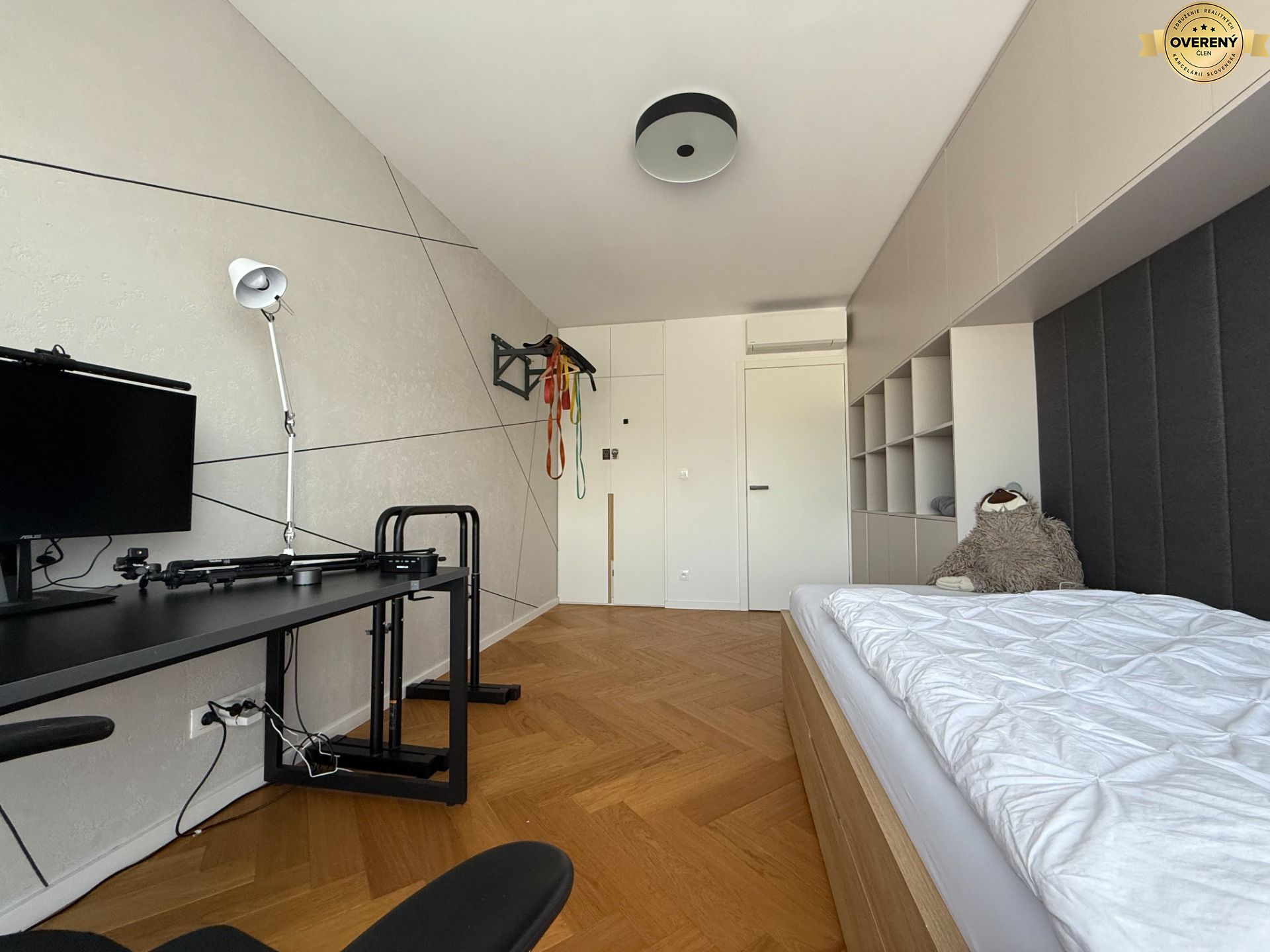 NUERA︱Penthouse with terrace and forest view in Dúbravka
