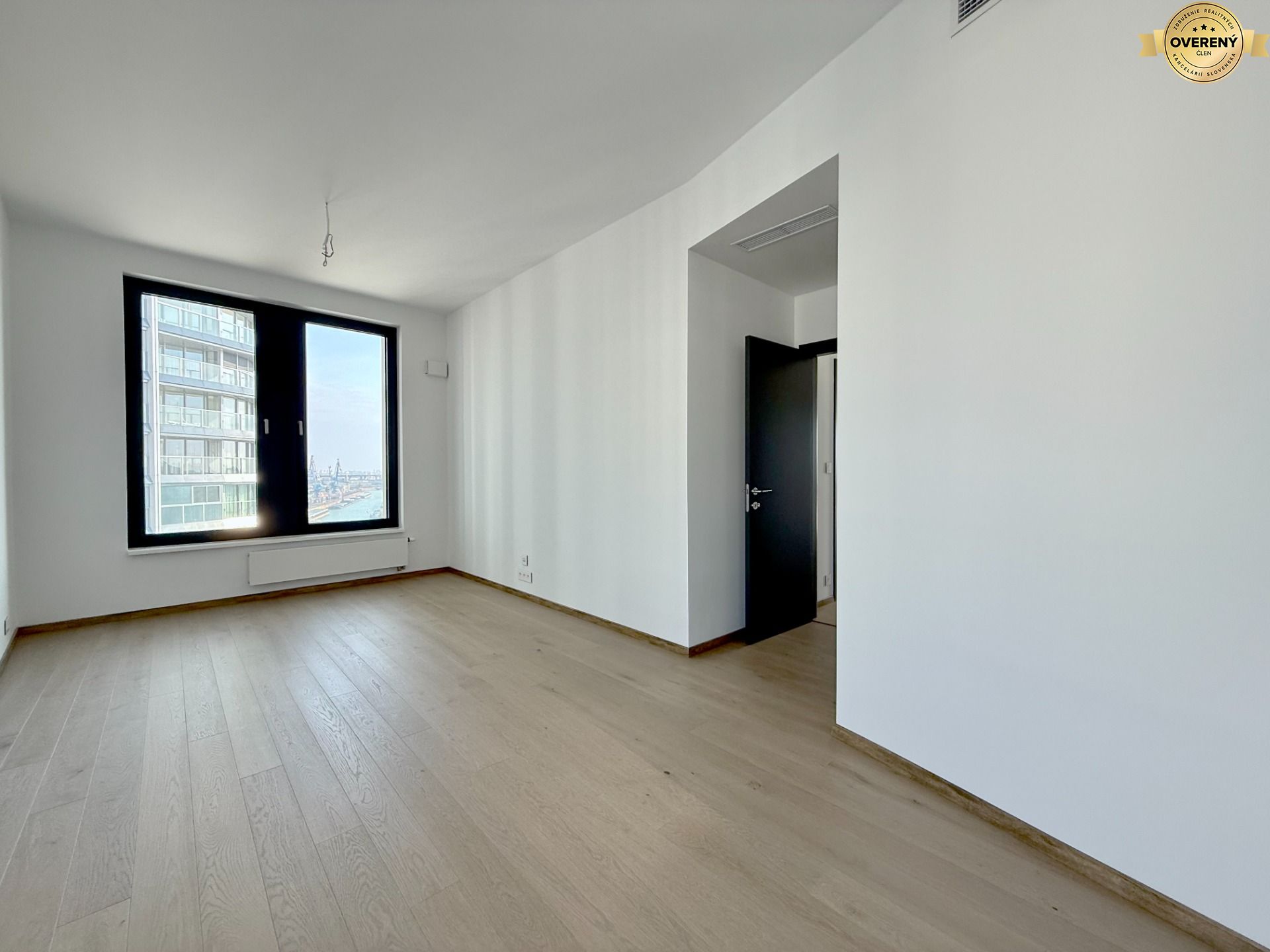 NUERA︱EUROVEA RIVERSIDE- 3 bedroom apartment with Danube view