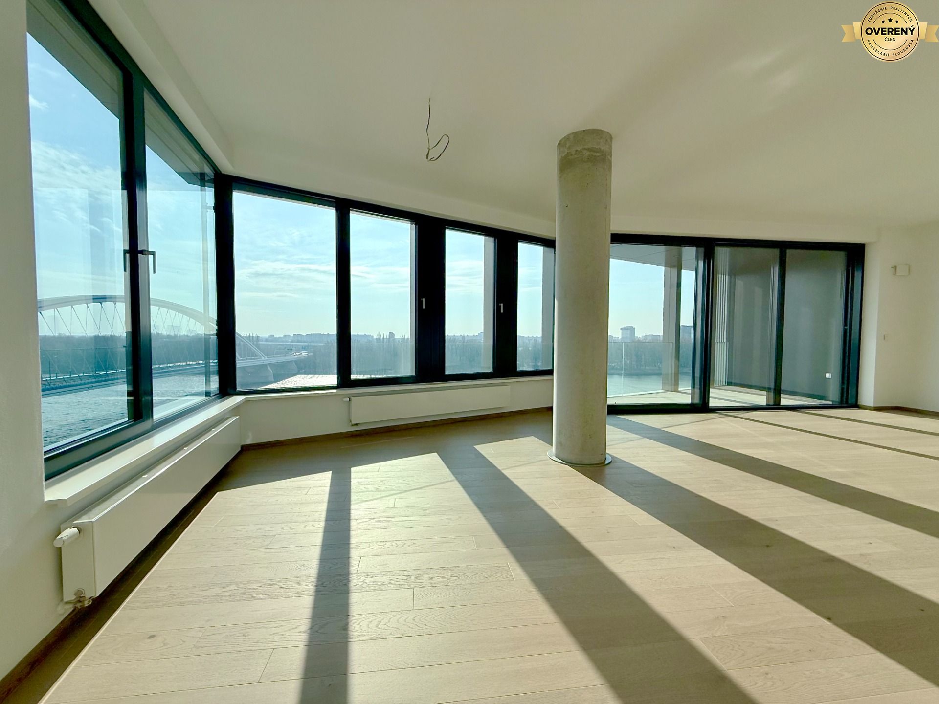 NUERA︱EUROVEA RIVERSIDE- 3 bedroom apartment with Danube view