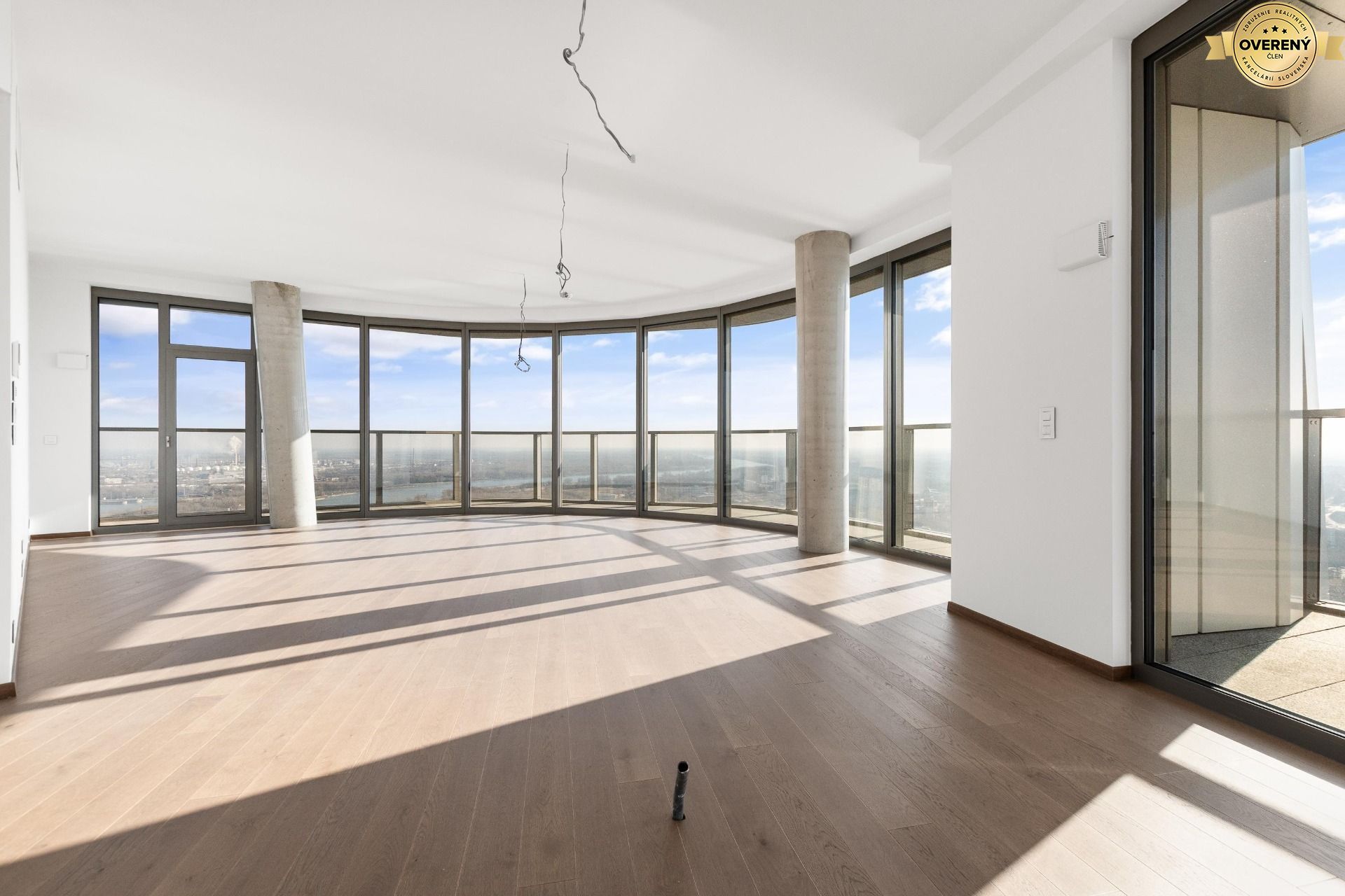 NUERA︱EUROVEA TOWER - Penthouse 3-bed. apt. Danube view, 44th