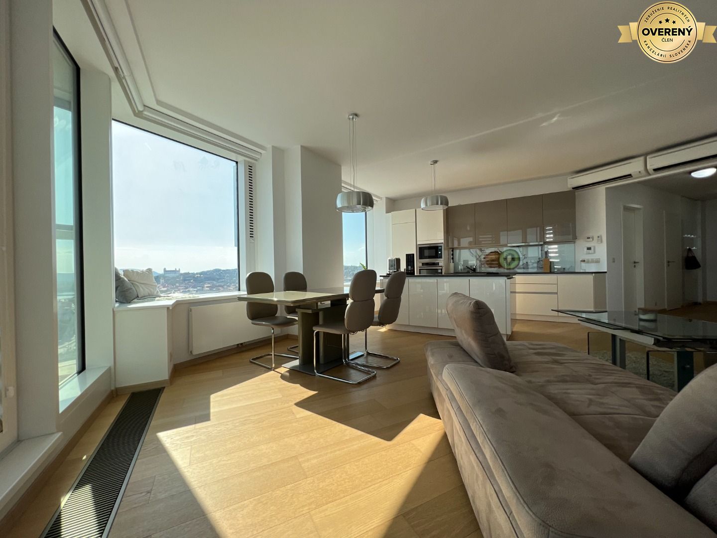NUERA | PANORAMA CITY - 2-bed apt. with castle view, 26th fl., 97 sqm