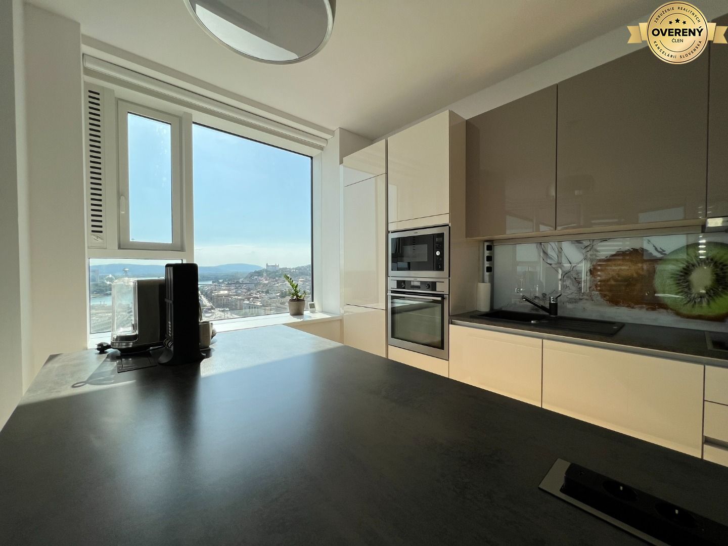 NUERA | PANORAMA CITY - 2-bed apt. with castle view, 26th fl., 97 sqm