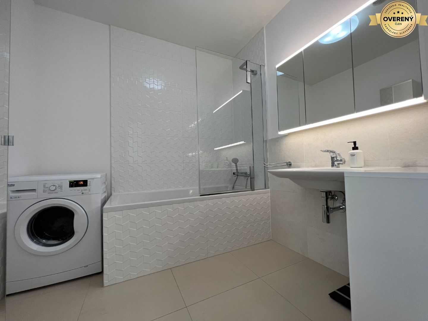 NUERA | PANORAMA CITY - 2-bed apt. with castle view, 26th fl., 97 sqm