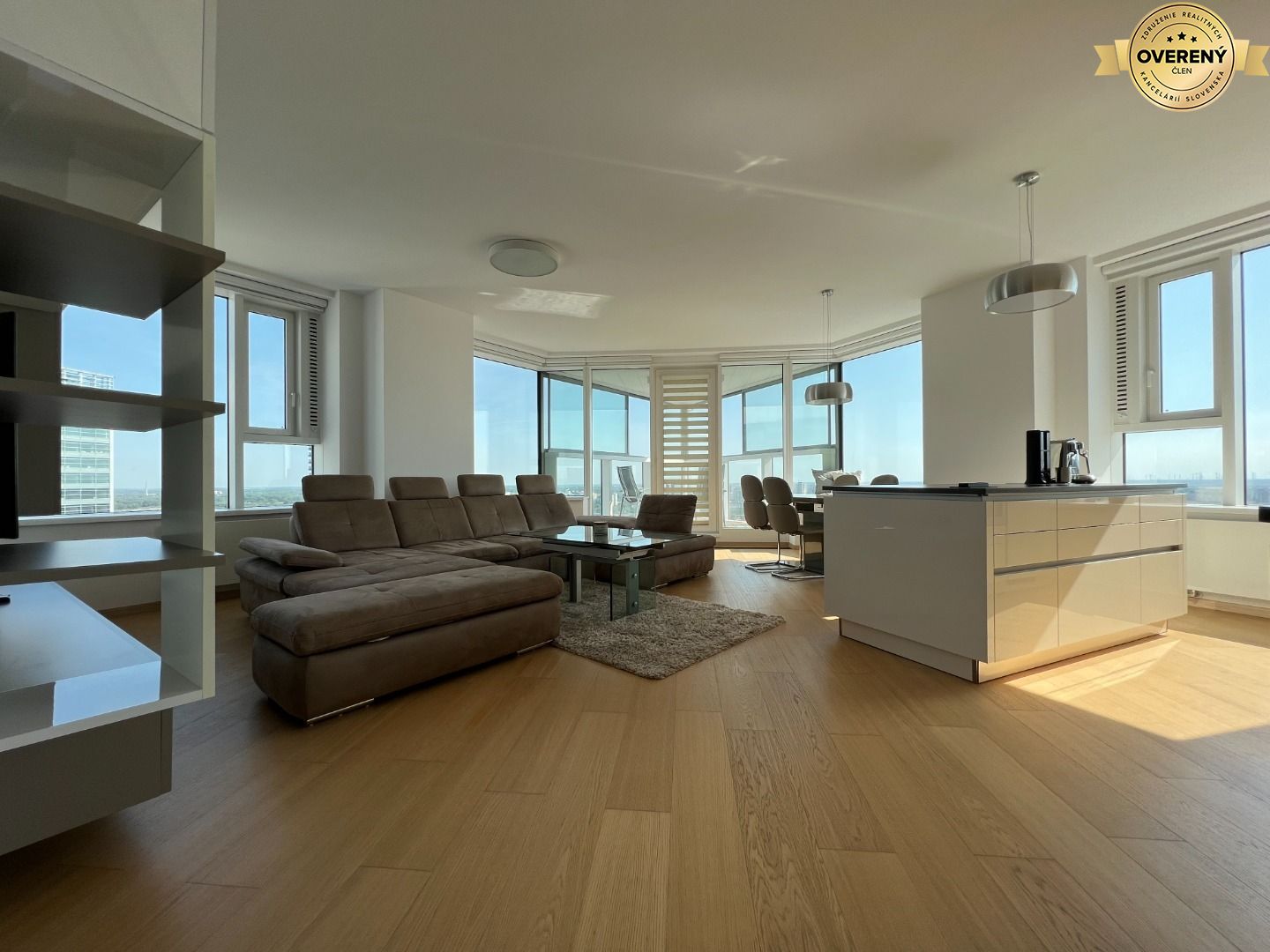 NUERA | PANORAMA CITY - 2-bed apt. with castle view, 26th fl., 97 sqm