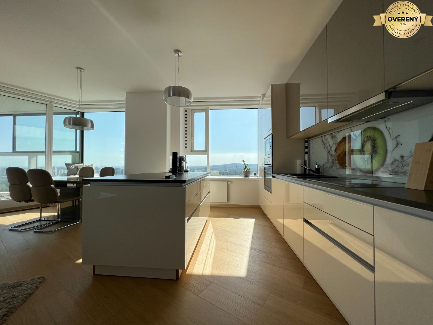 NUERA | PANORAMA CITY - 2-bed apt. with castle view, 26th fl., 97 sqm