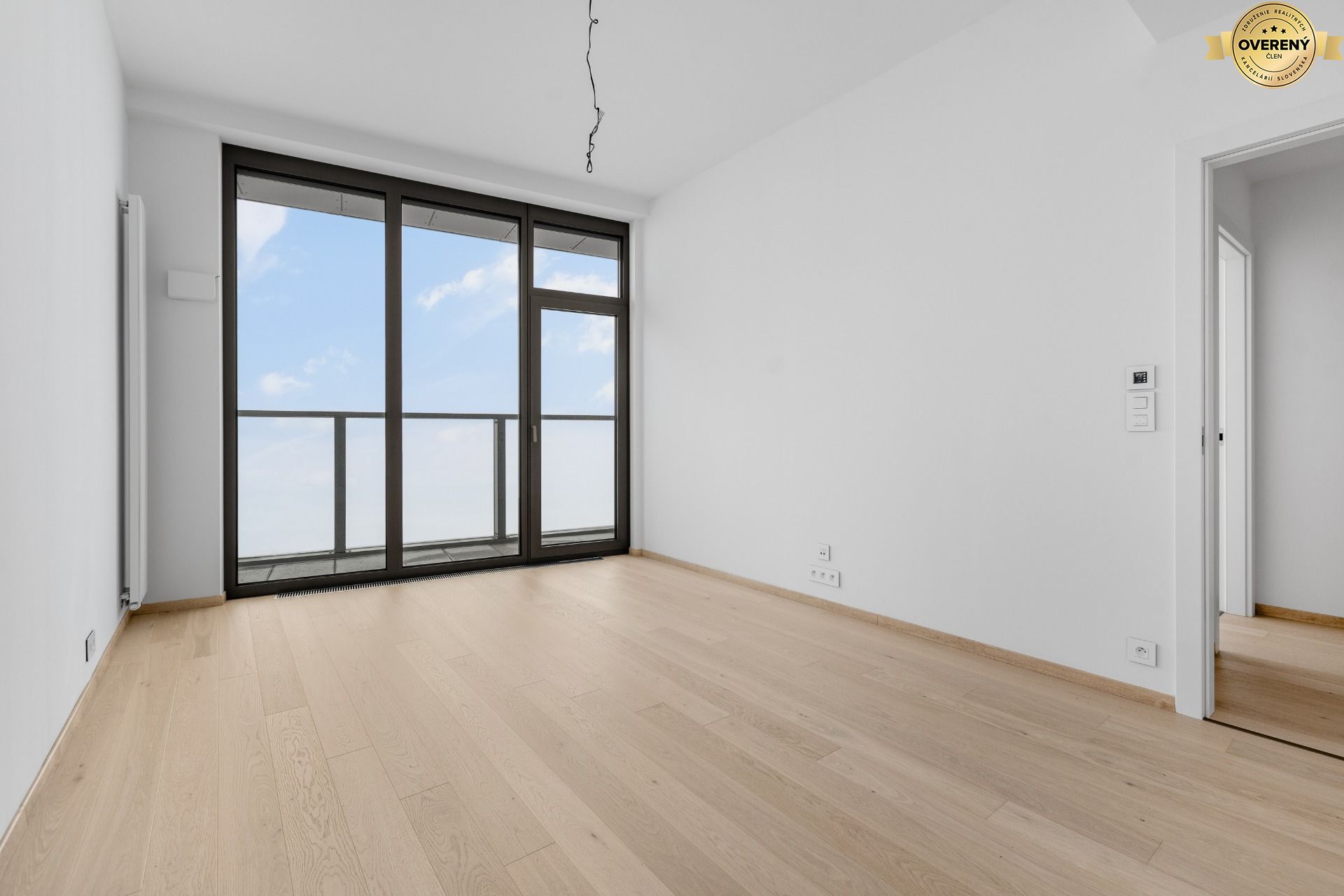 NUERA︱EUROVEA TOWER - LUX 2 bedroom apt., Karpaty view, 35th floor