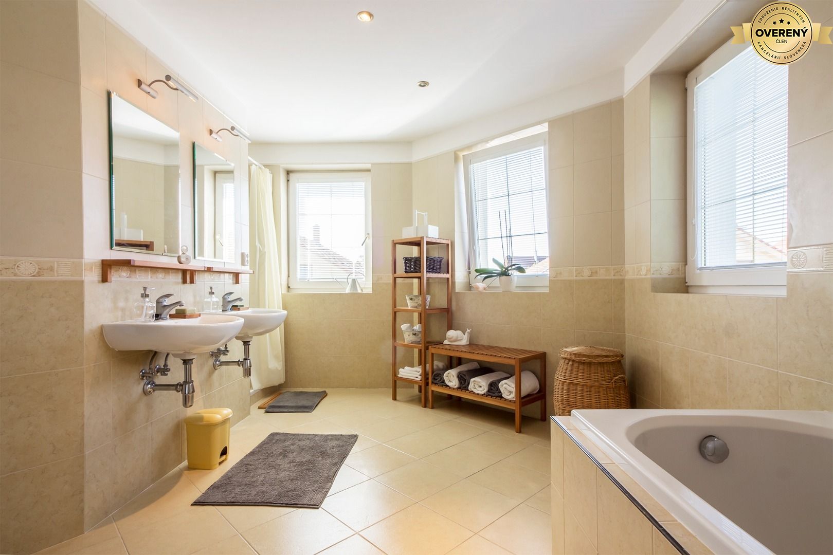 NUERA︱FOR SALE - Luxury 6 rooms family house in Rusovce