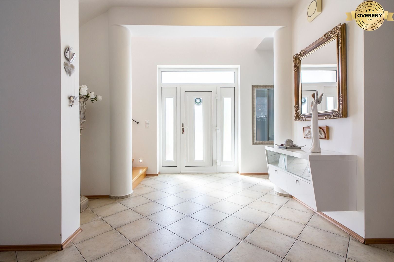NUERA︱FOR SALE - Luxury 6 rooms family house in Rusovce