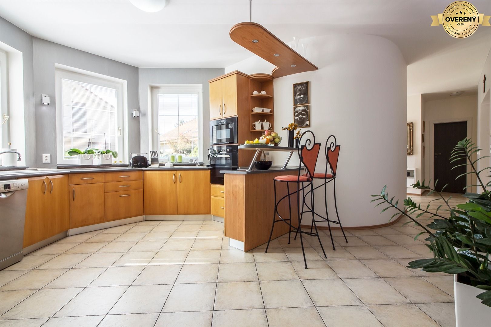 NUERA︱FOR SALE - Luxury 6 rooms family house in Rusovce