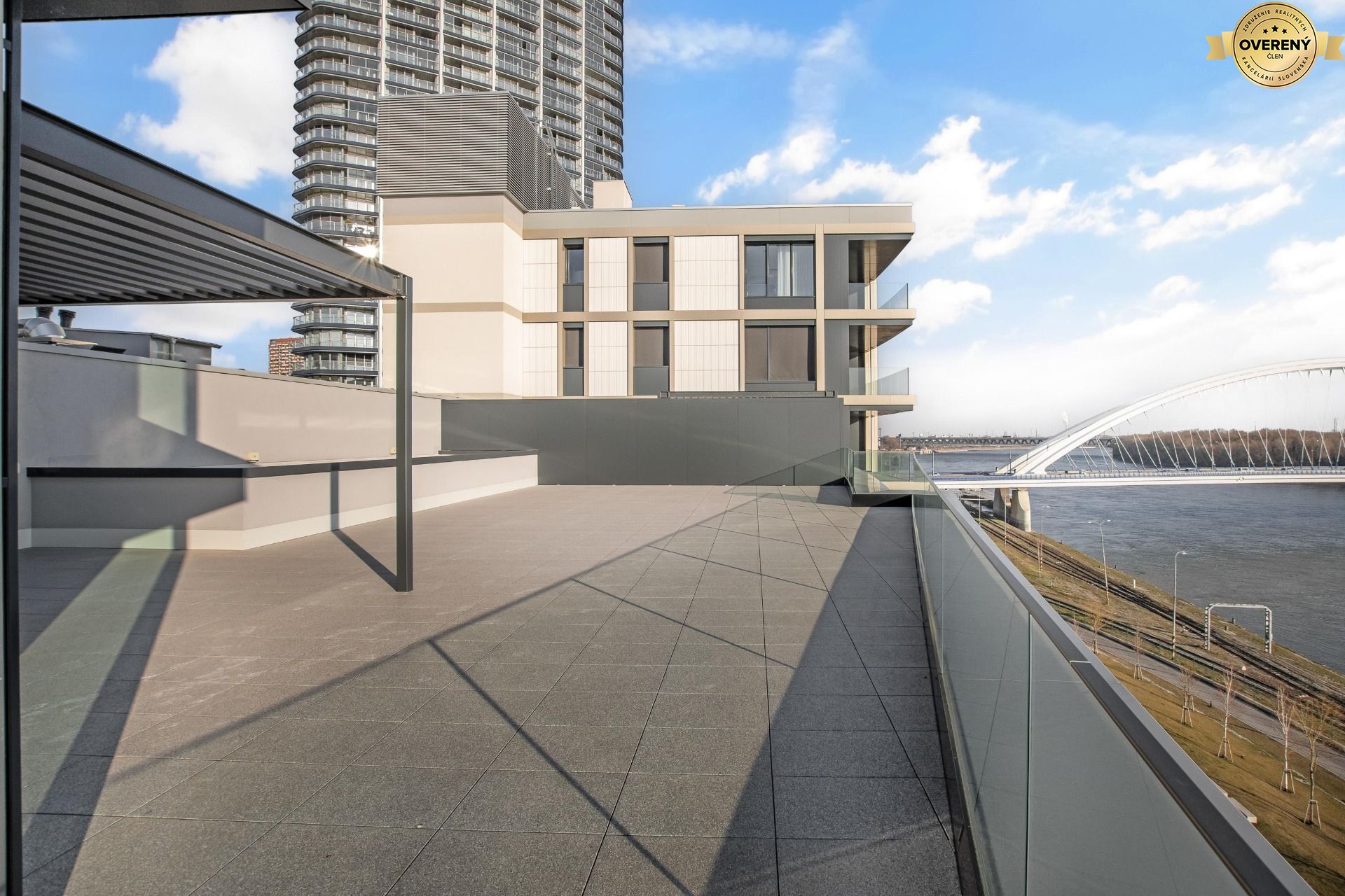 NUERA︱EUROVEA RIVERSIDE- 4 bedroom duplex apartment Danube view