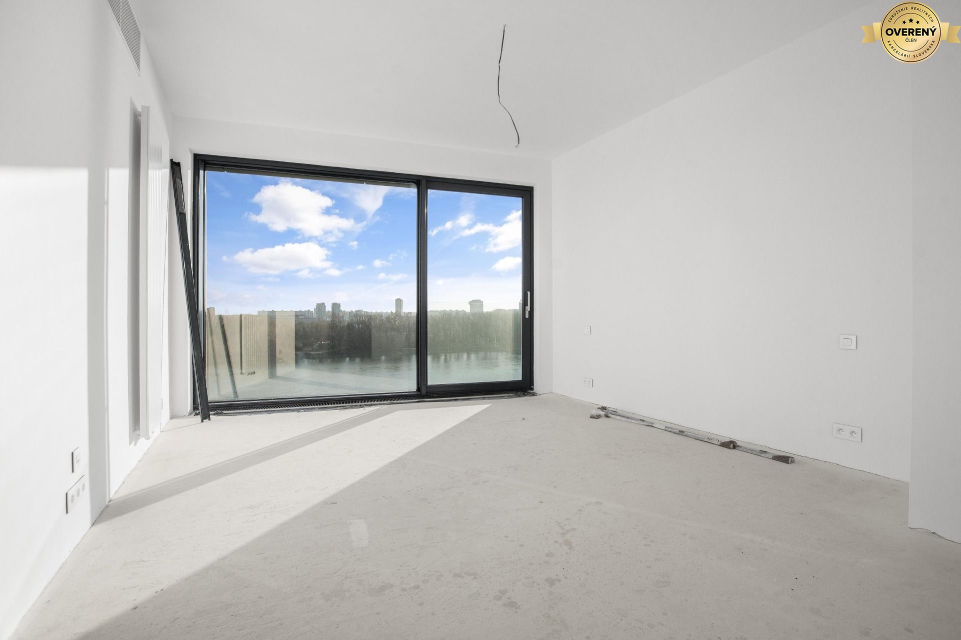 NUERA︱EUROVEA RIVERSIDE- 4 bedroom duplex apartment Danube view