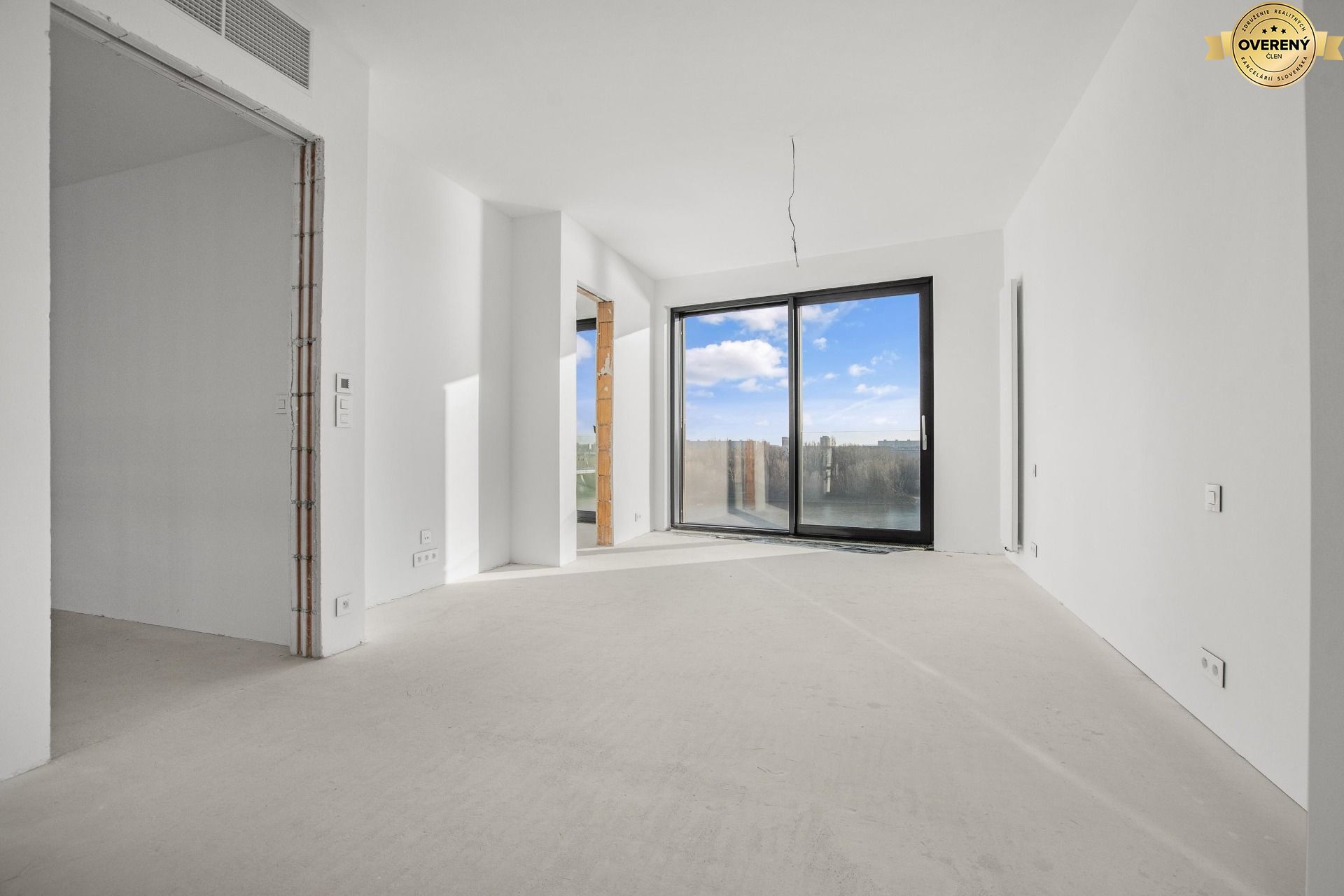 NUERA︱EUROVEA RIVERSIDE- 4 bedroom duplex apartment Danube view