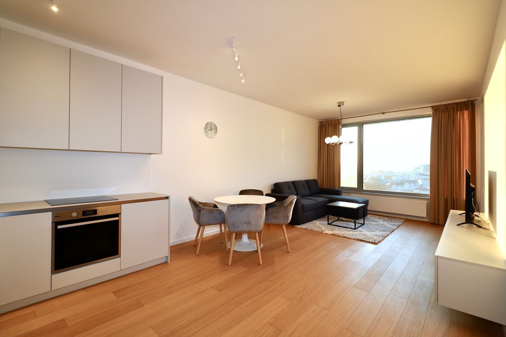 FOR RENT - SKYPARK 1-bedroom apartment, castle view, 16th floor