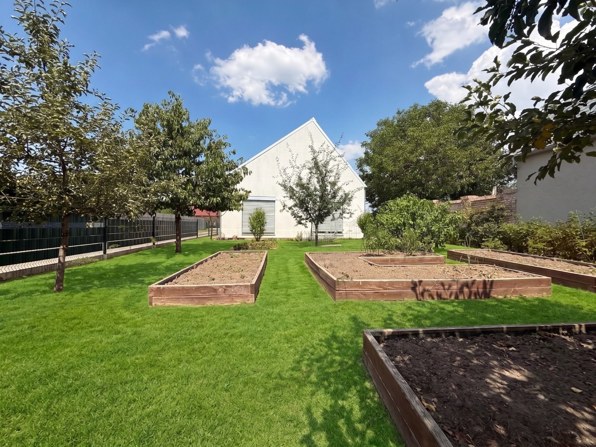NUERA︱Family house with beautiful garden, Jablonové