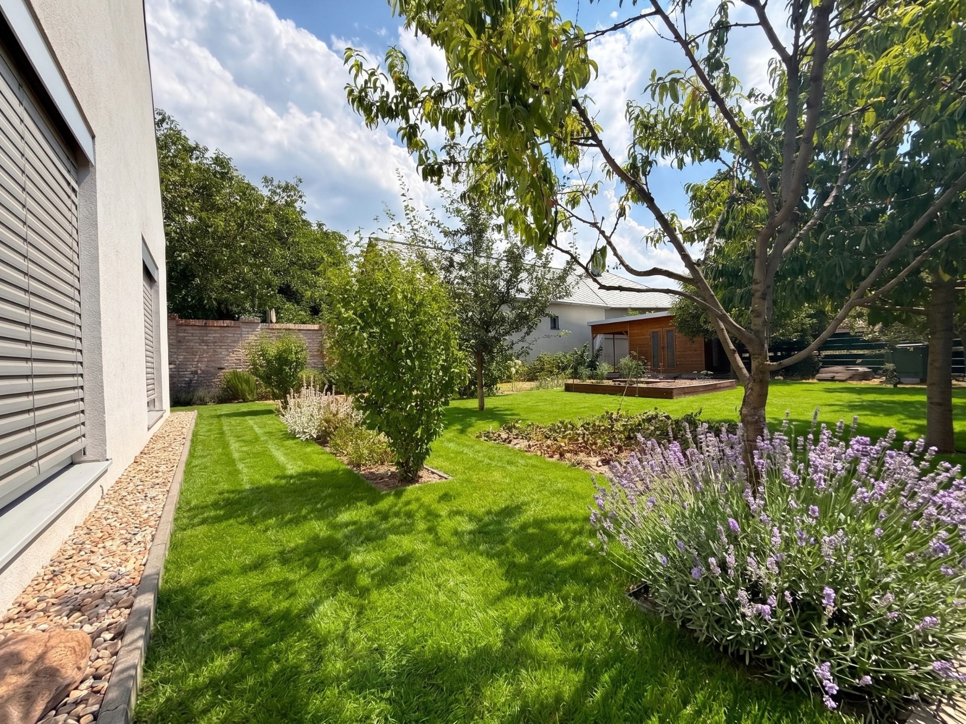 NUERA︱Family house with beautiful garden, Jablonové