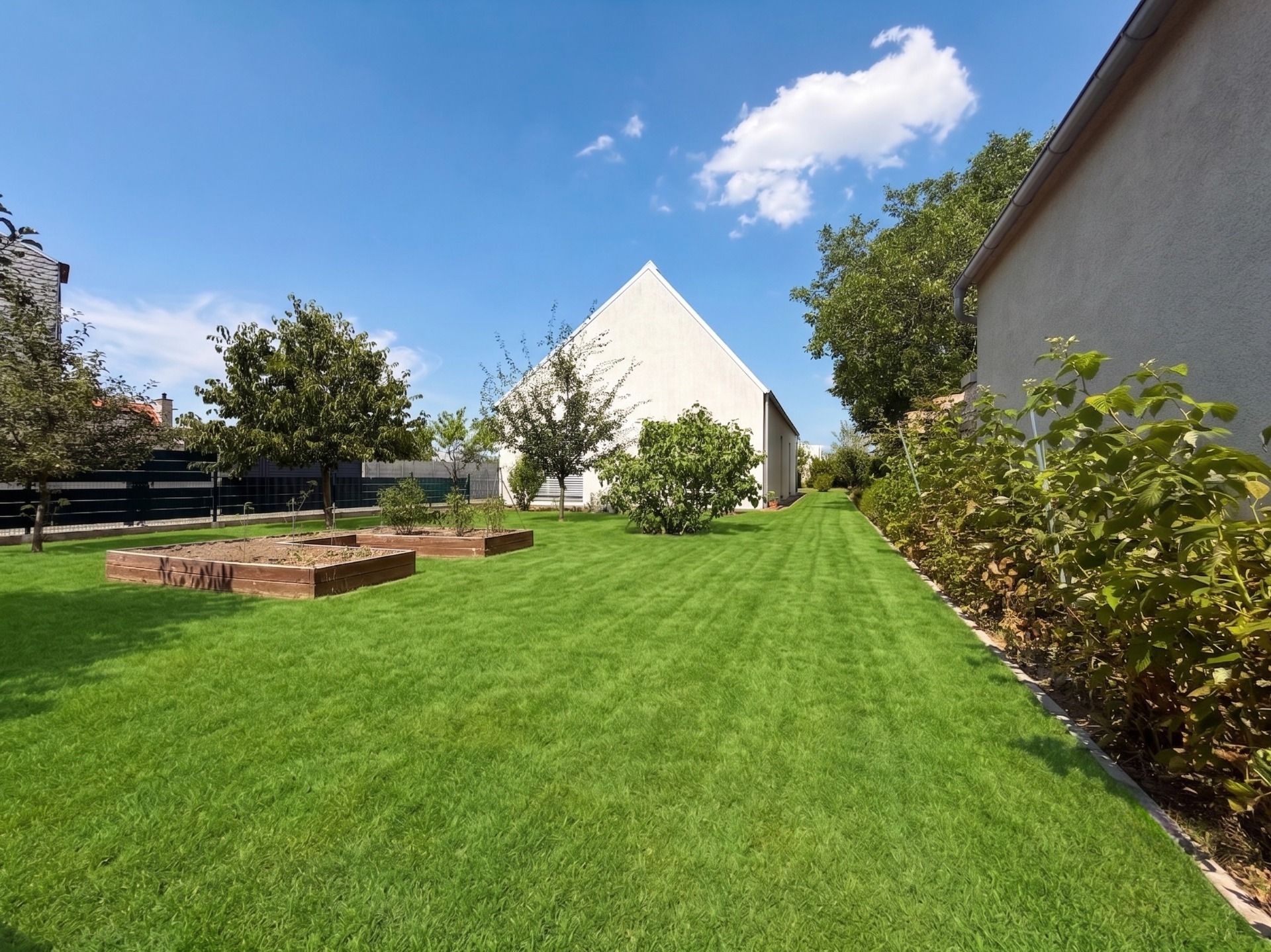 NUERA︱Family house with beautiful garden, Jablonové