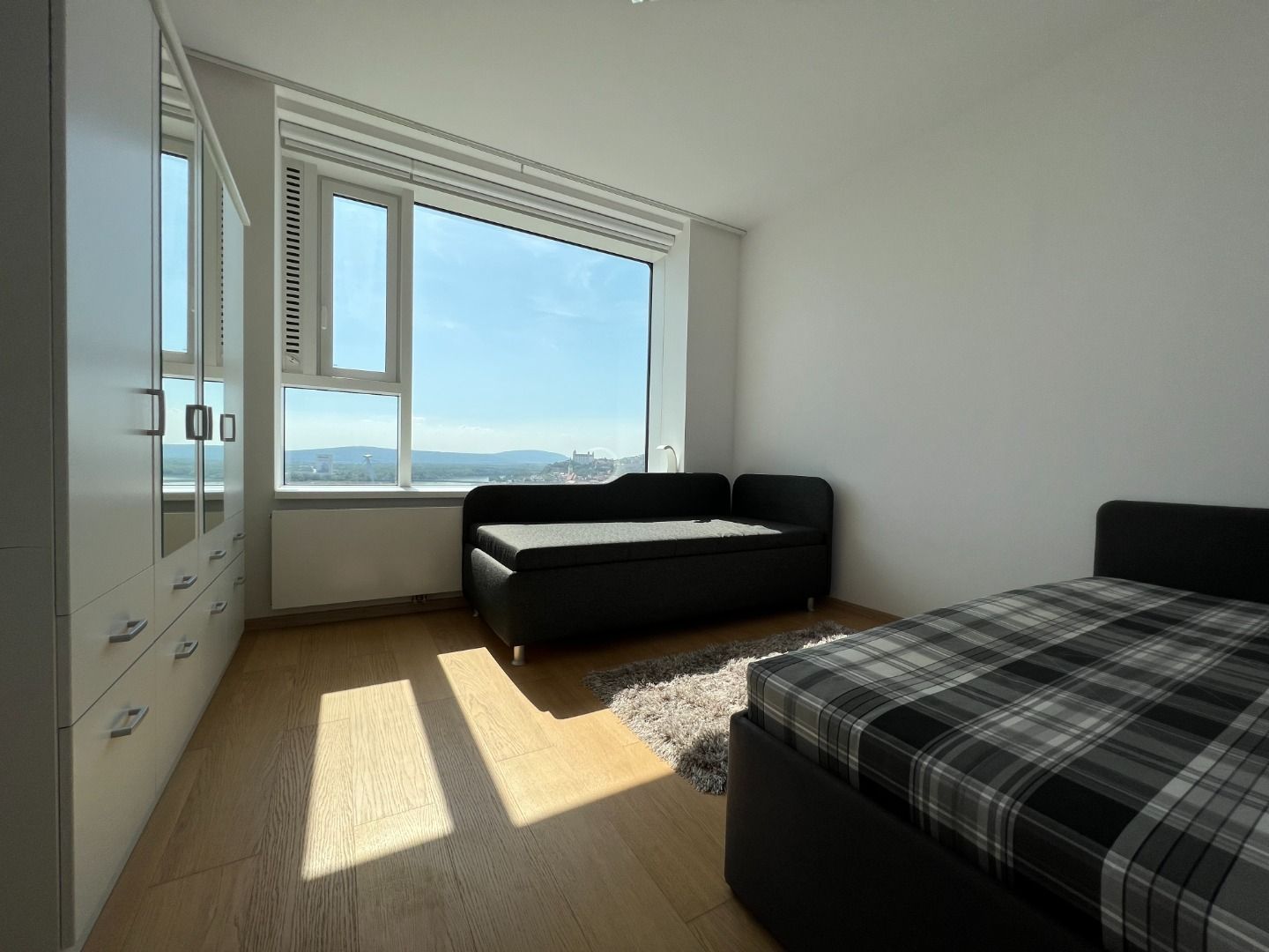 NUERA | PANORAMA CITY - 2-bed apt. with castle view, 26th fl., 97 sqm