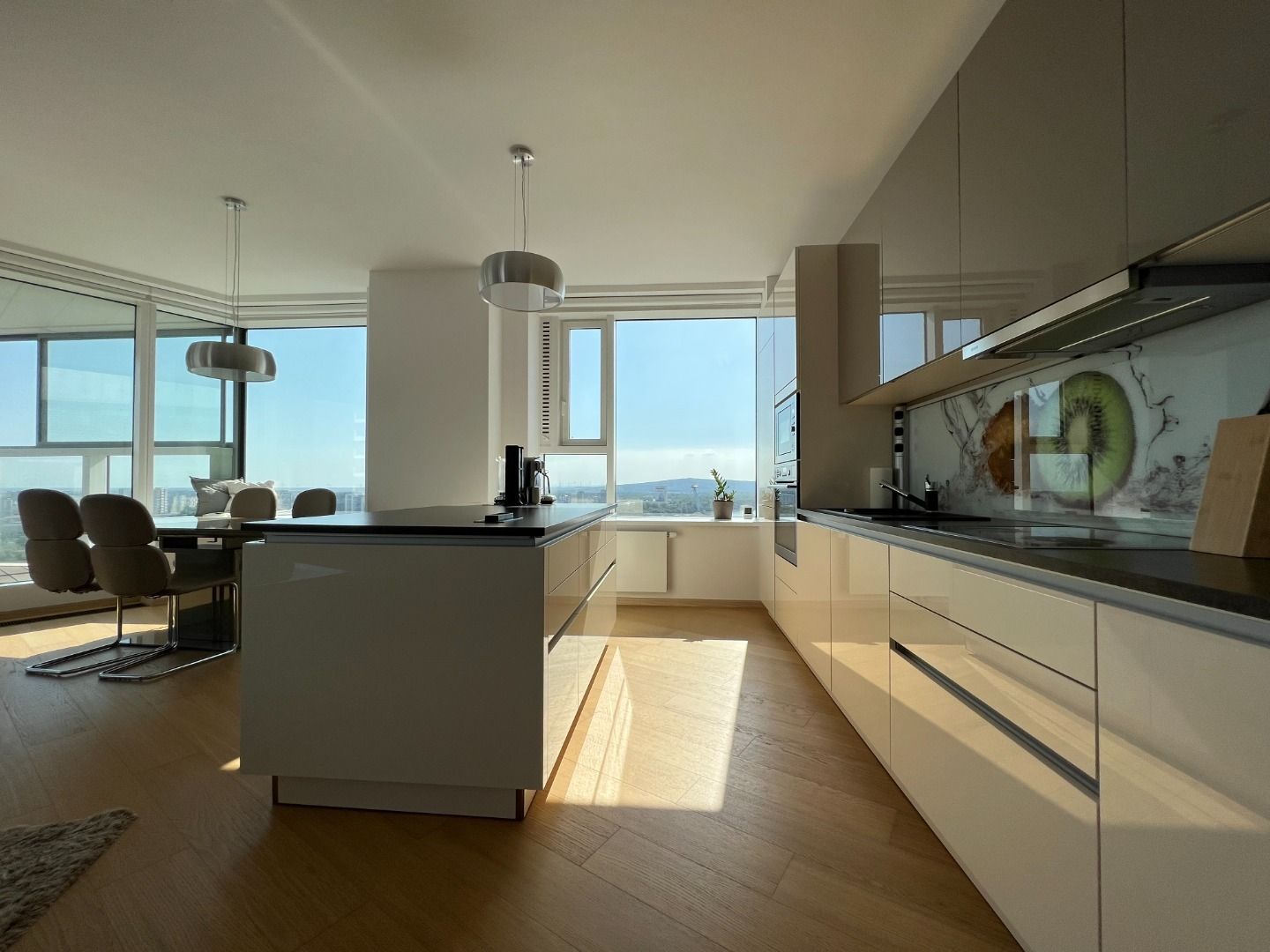 NUERA | PANORAMA CITY - 2-bed apt. with castle view, 26th fl., 97 sqm