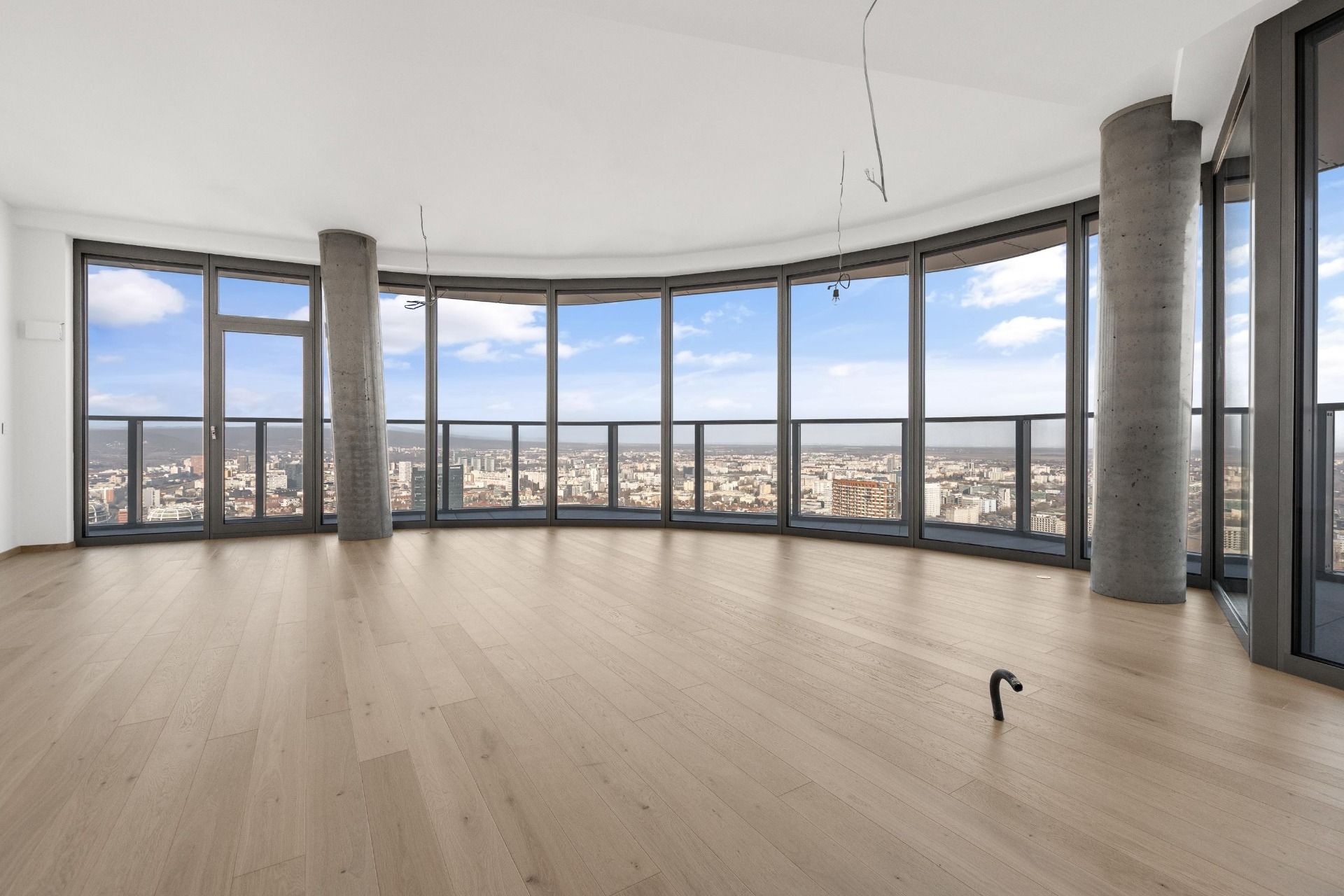 NUERA︱EUROVEA TOWER - Penthouse 3-bed. apt. Danube view, 44th