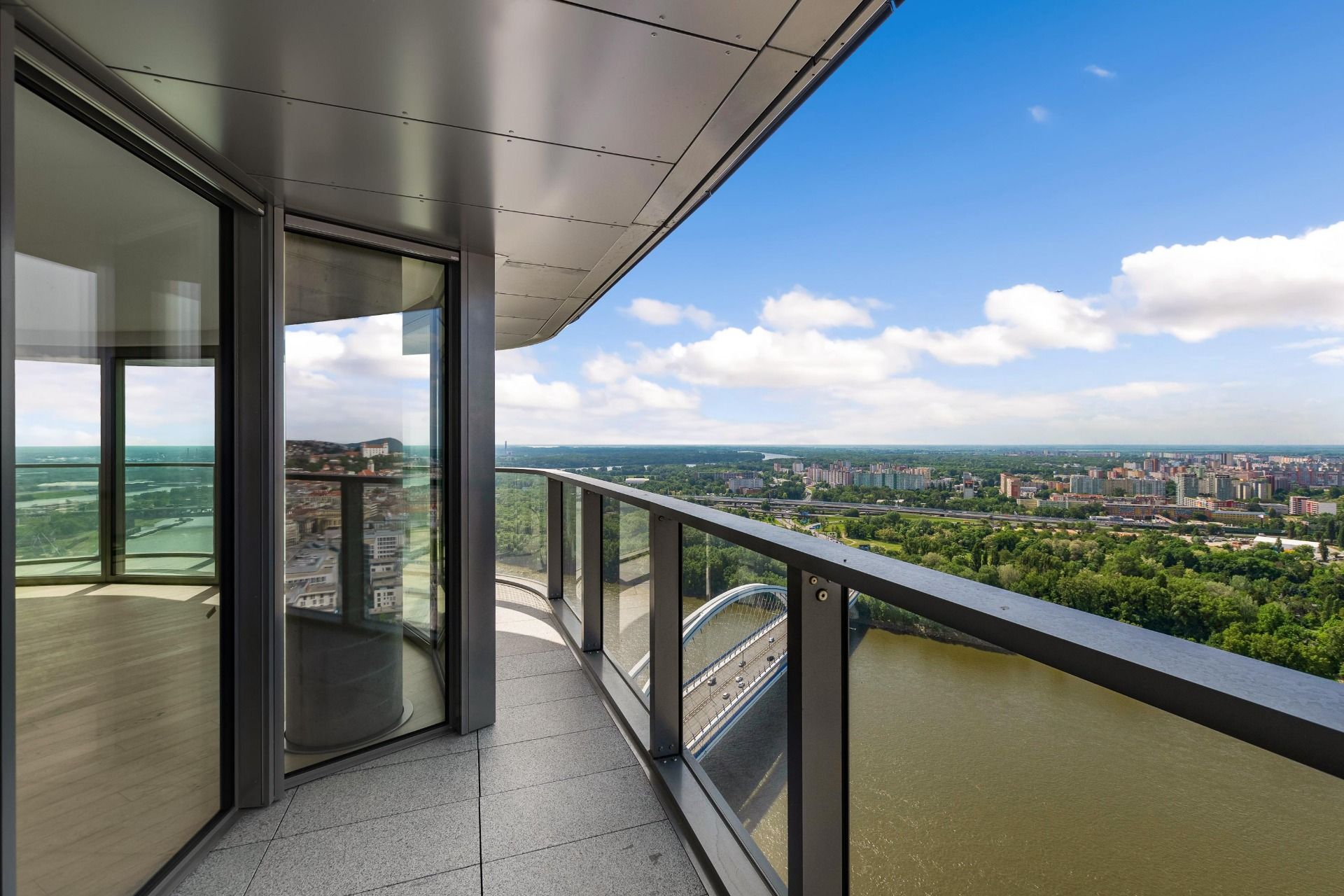 NUERA︱EUROVEA TOWER - Penthouse 3-bed. apt. Danube view, 44th