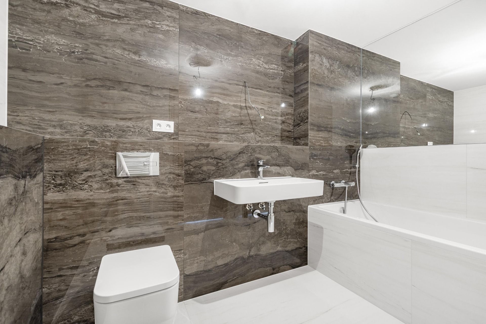 NUERA︱EUROVEA TOWER - Penthouse 3-bed. apt. Danube view, 44th