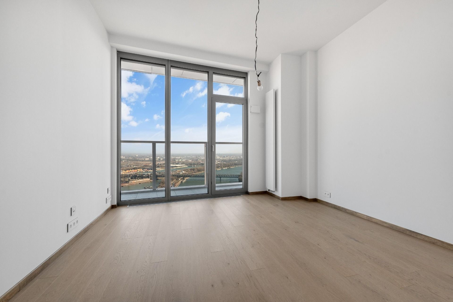 NUERA︱EUROVEA TOWER - Penthouse 2-bed. apt. east view, 44th