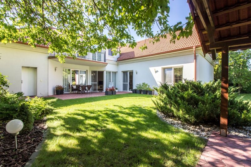 NUERA︱RUSOVCE - Spacious 5-bedroom house with large garden