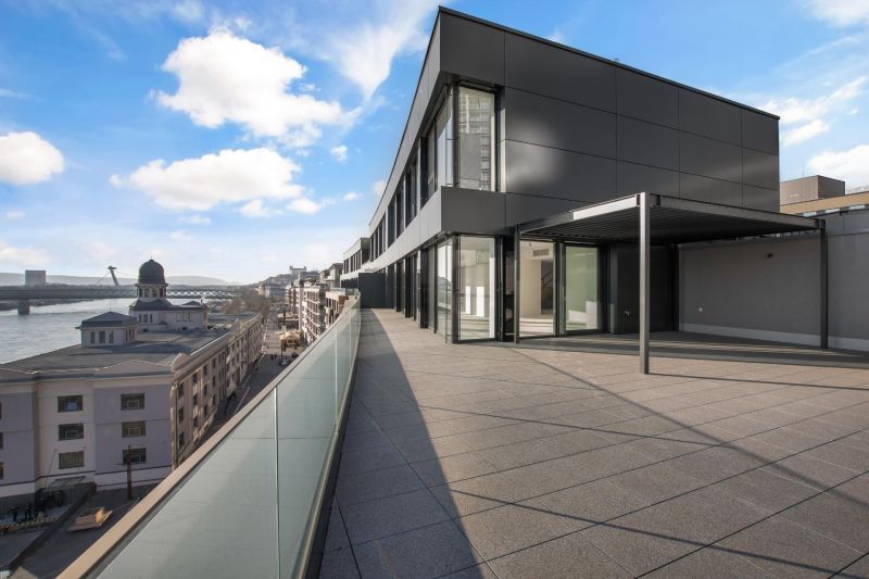 NUERA︱EUROVEA RIVERSIDE- 4 bedroom duplex apartment Danube view
